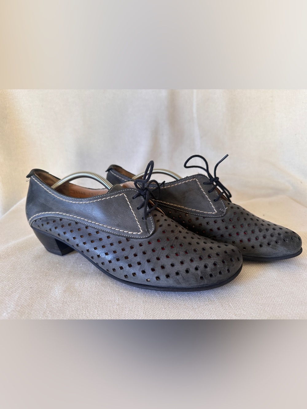 Fidji Portugal Perforated Gray Leather Lace-Up Oxford Heels | 41 / US 10